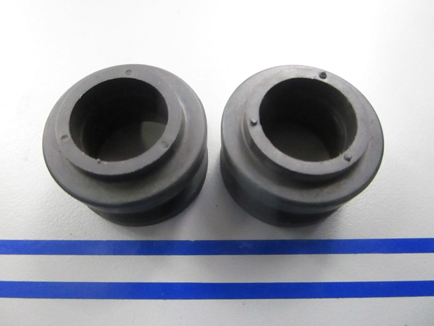 *NEW OEM* (LOT OF 2) 0810 OMC Johnson Evinrude Grommet 312460 0312460