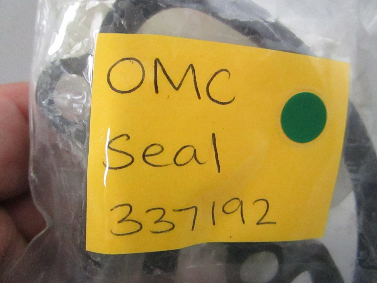NEW OEM 337192 0337192 OMC Johnson Evinrude Seal 0810