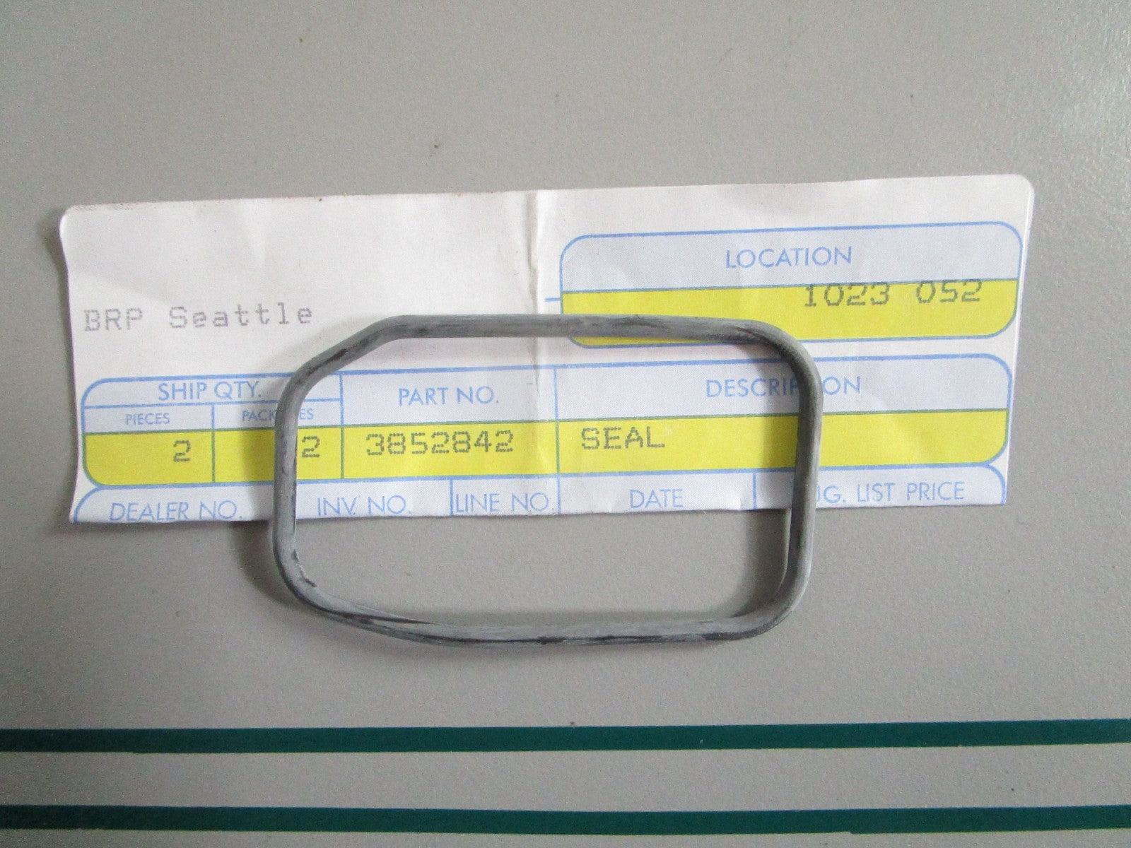 NEW OEM 3852842 OMC Johnson Evinrude Seal 0820