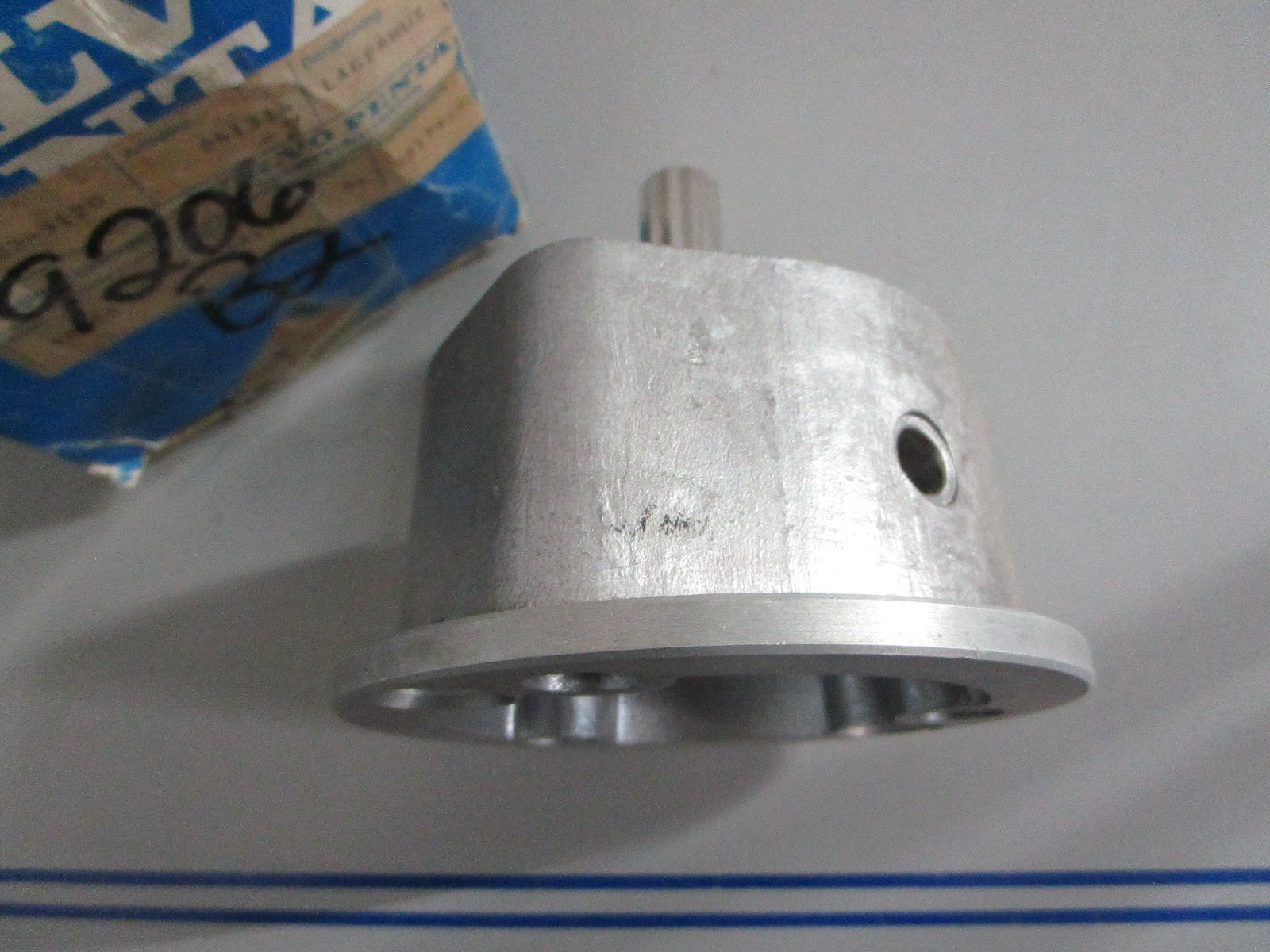 *NEW OEM* 0820 Volvo Penta Bearing Housing 841314
