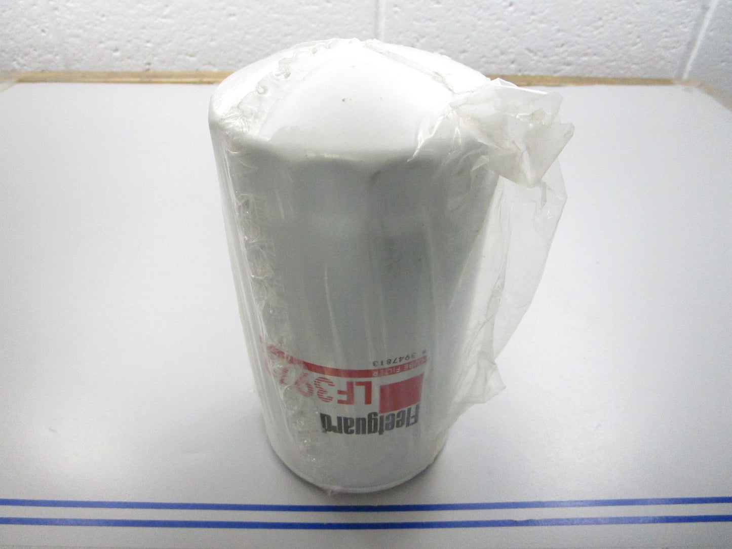 NEW OEM LF3972 Fleetguard Lube Filter 0810