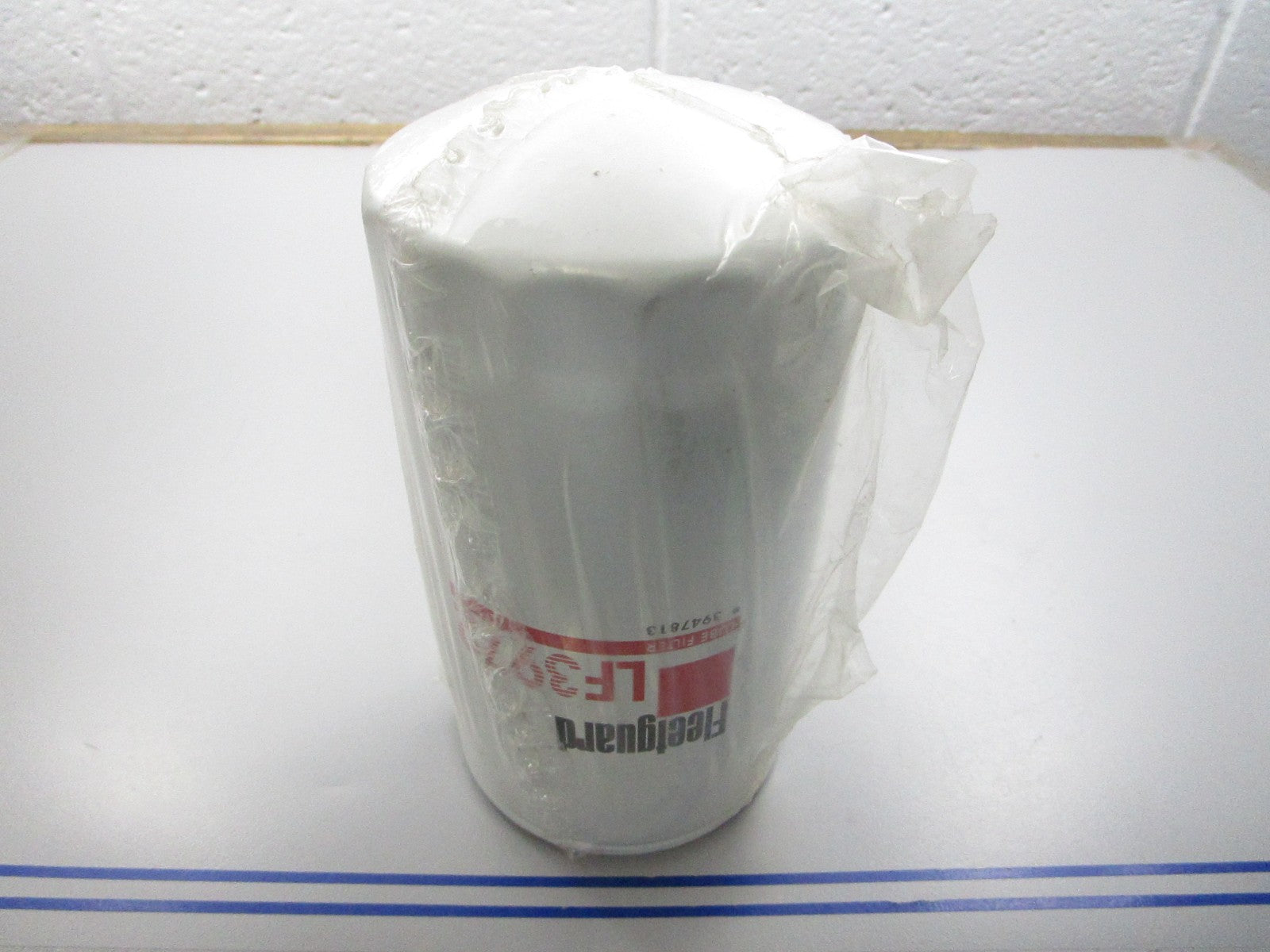 NEW OEM LF3972 Fleetguard Lube Filter 0810