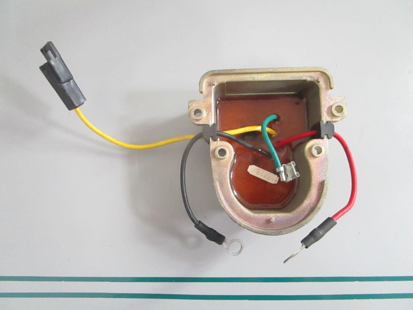 NEW OEM 5-207 8RG2009A Motorola 12V Regulator 0820