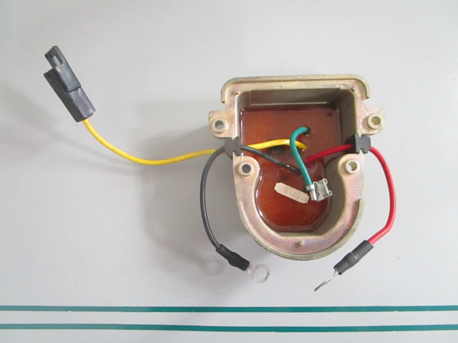 NEW OEM 5-207 8RG2009A Motorola 12V Regulator 0820