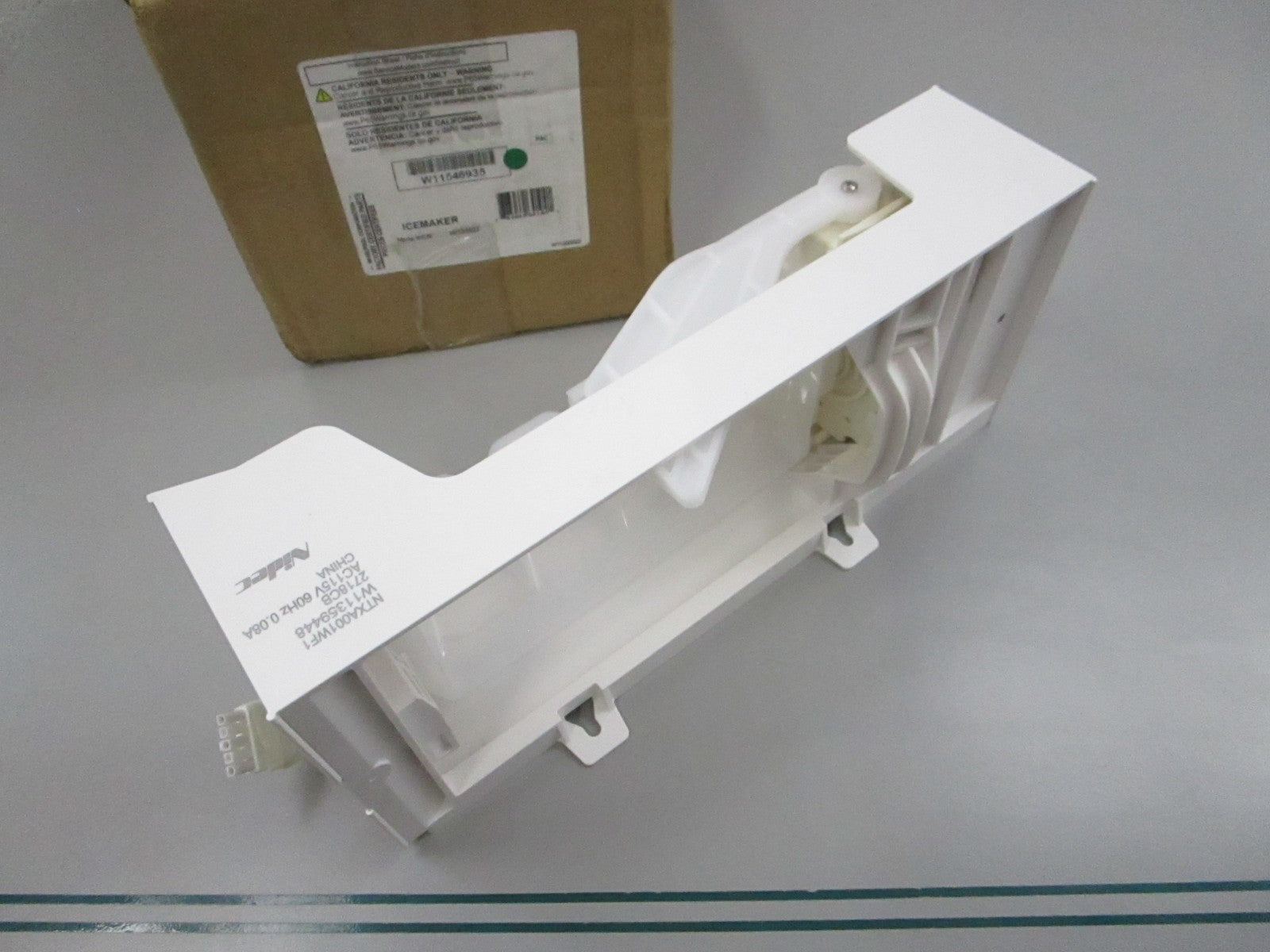 NEW OEM W11546935 Whirlpool Ice Maker 0810