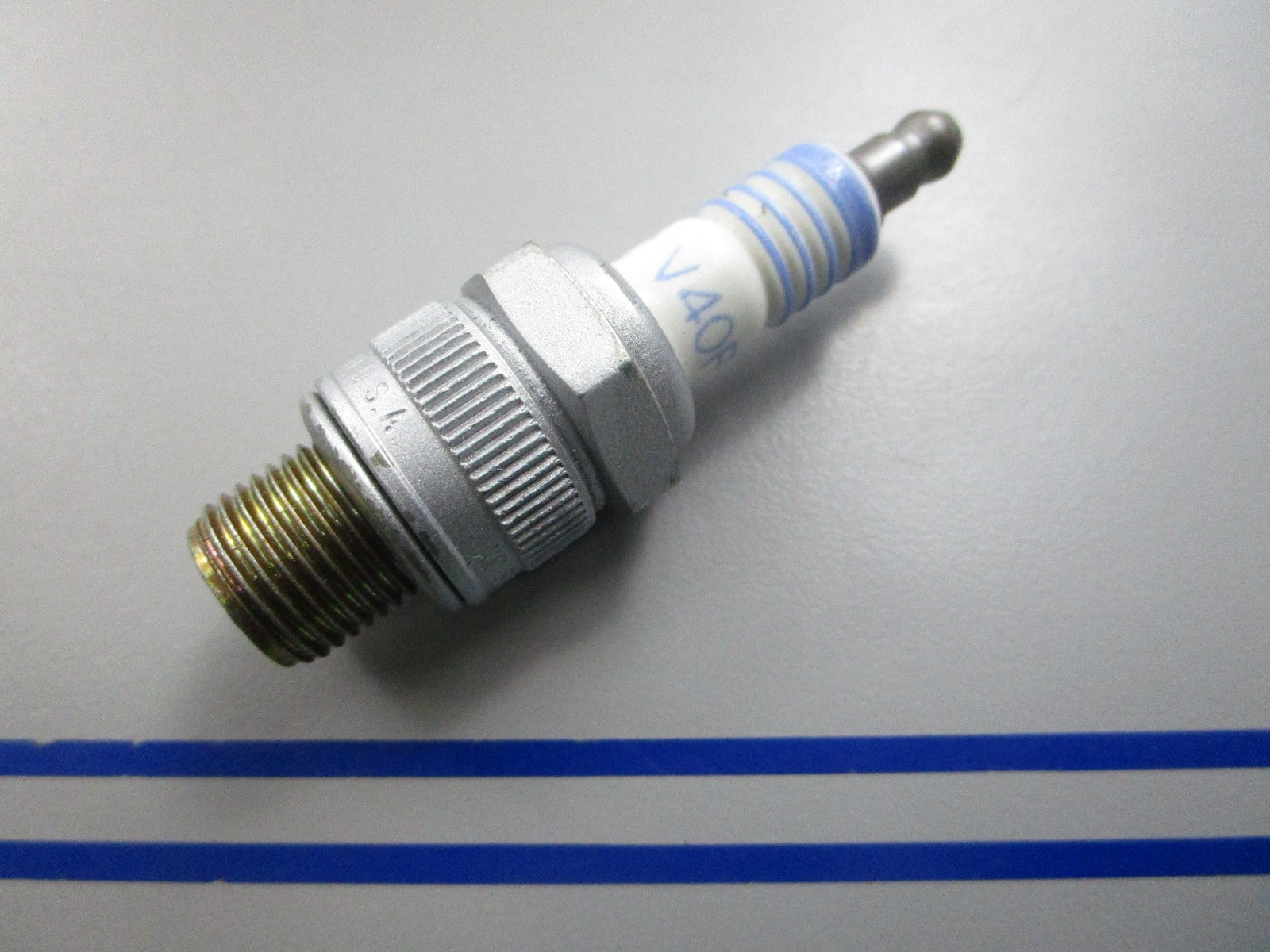 NEW V40FFM AC Delco Spark Plug 0810