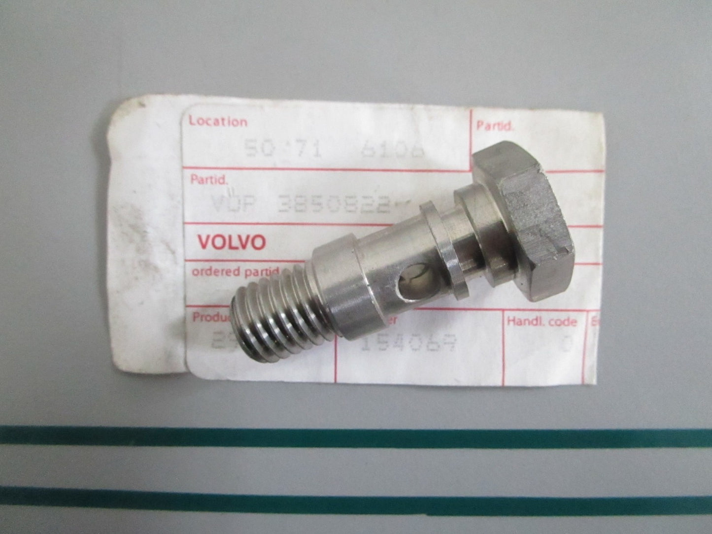 NEW OEM 3850822 Volvo Penta Retainer 0820