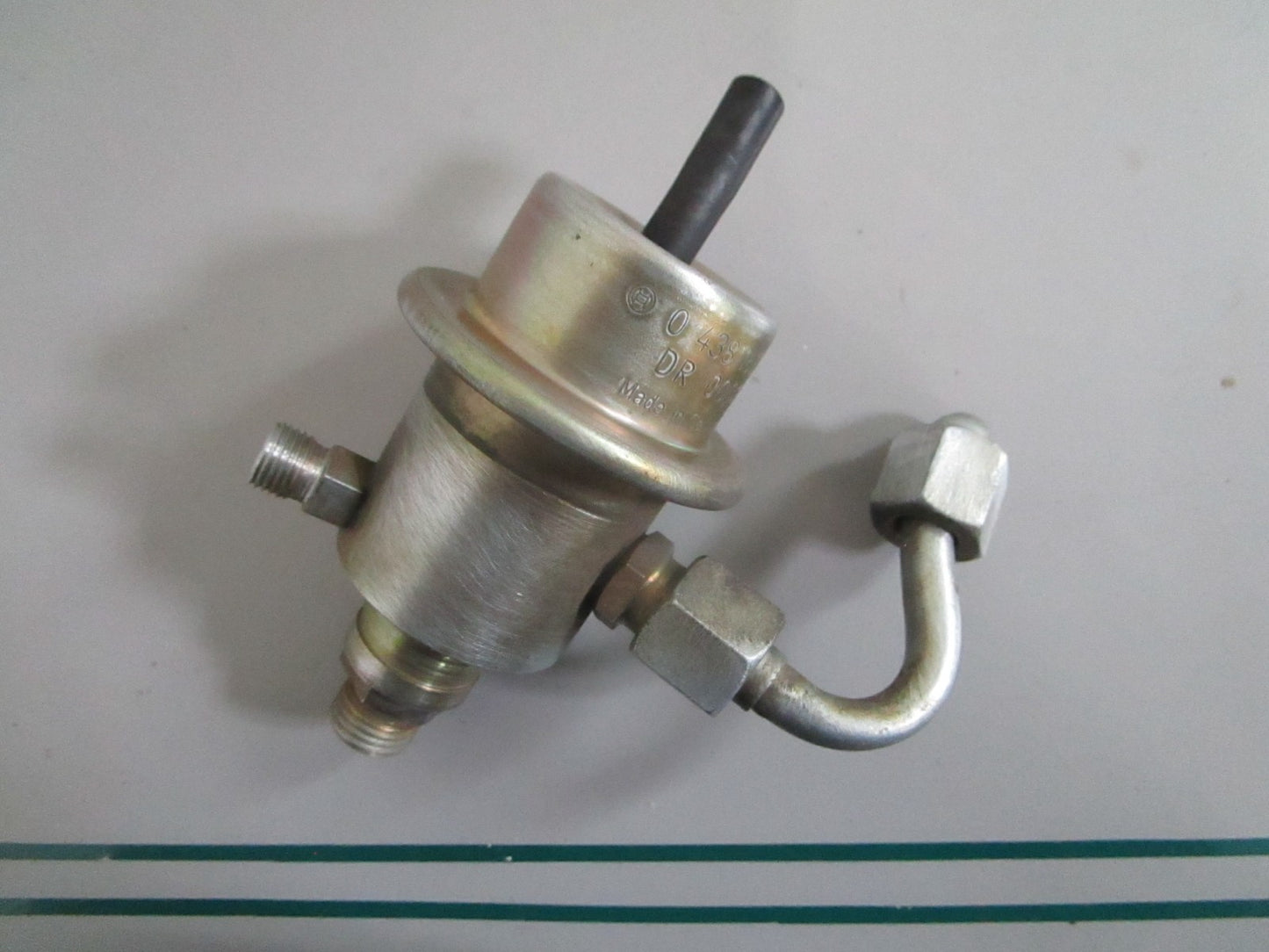 NEW OEM 0000780392 0438161001 Mercedes-Benz Bosch Fuel Pressure Regulator 0820