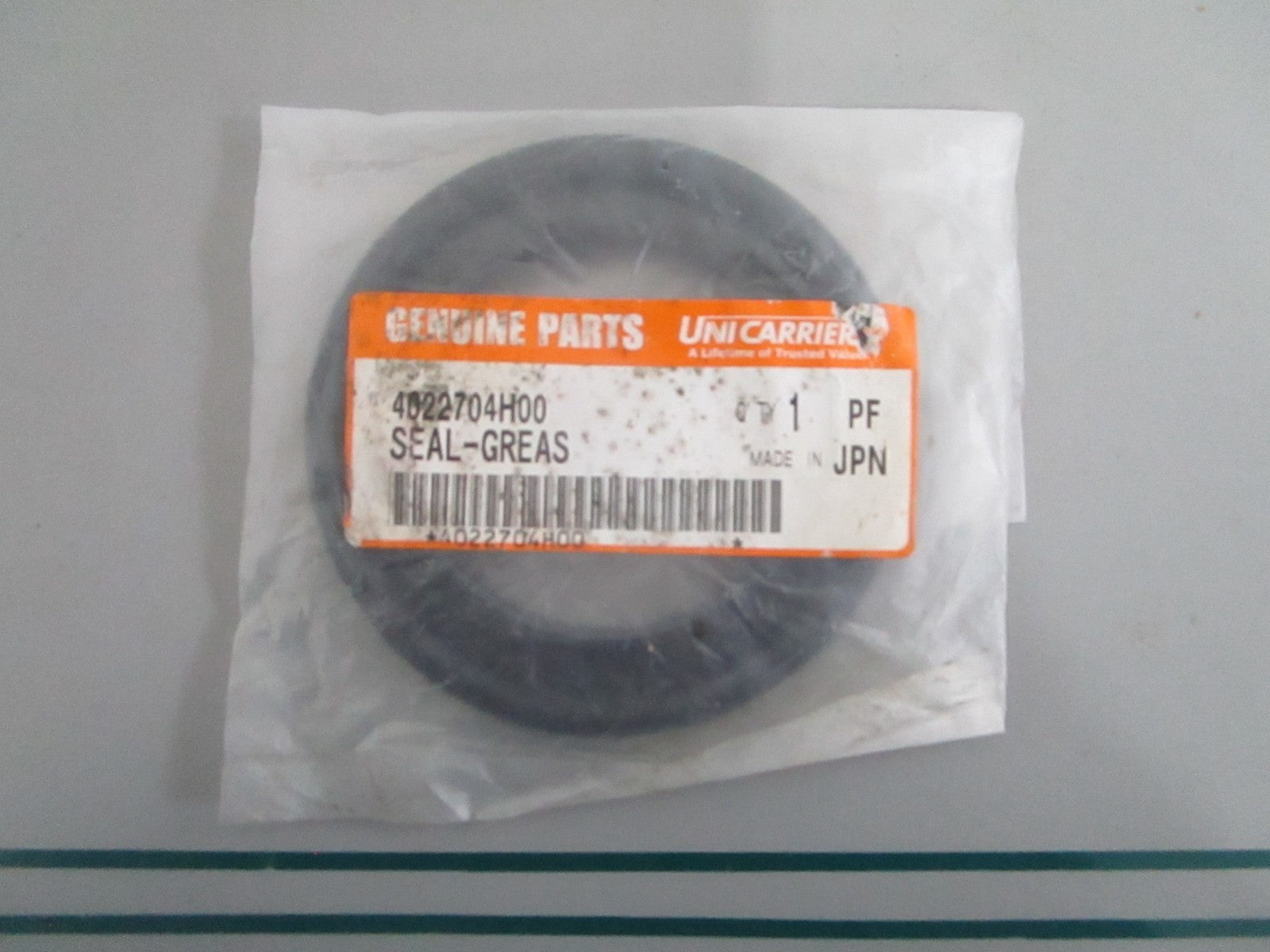 NEW OEM 4022704H00 UniCarriers Grease Seal 0820