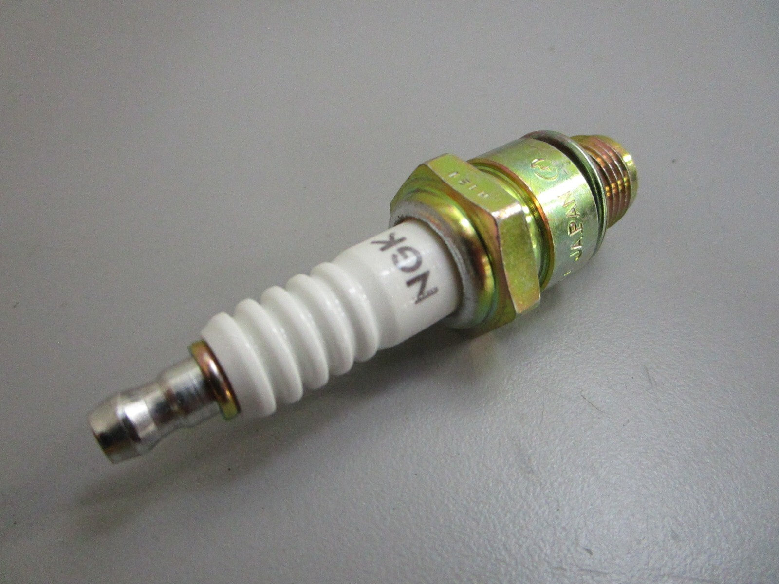 *NEW* 0820 (LOT OF 10) NGK Spark Plug BP7HS