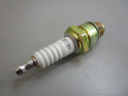 *NEW* 0820 (LOT OF 10) NGK Spark Plug BP7HS