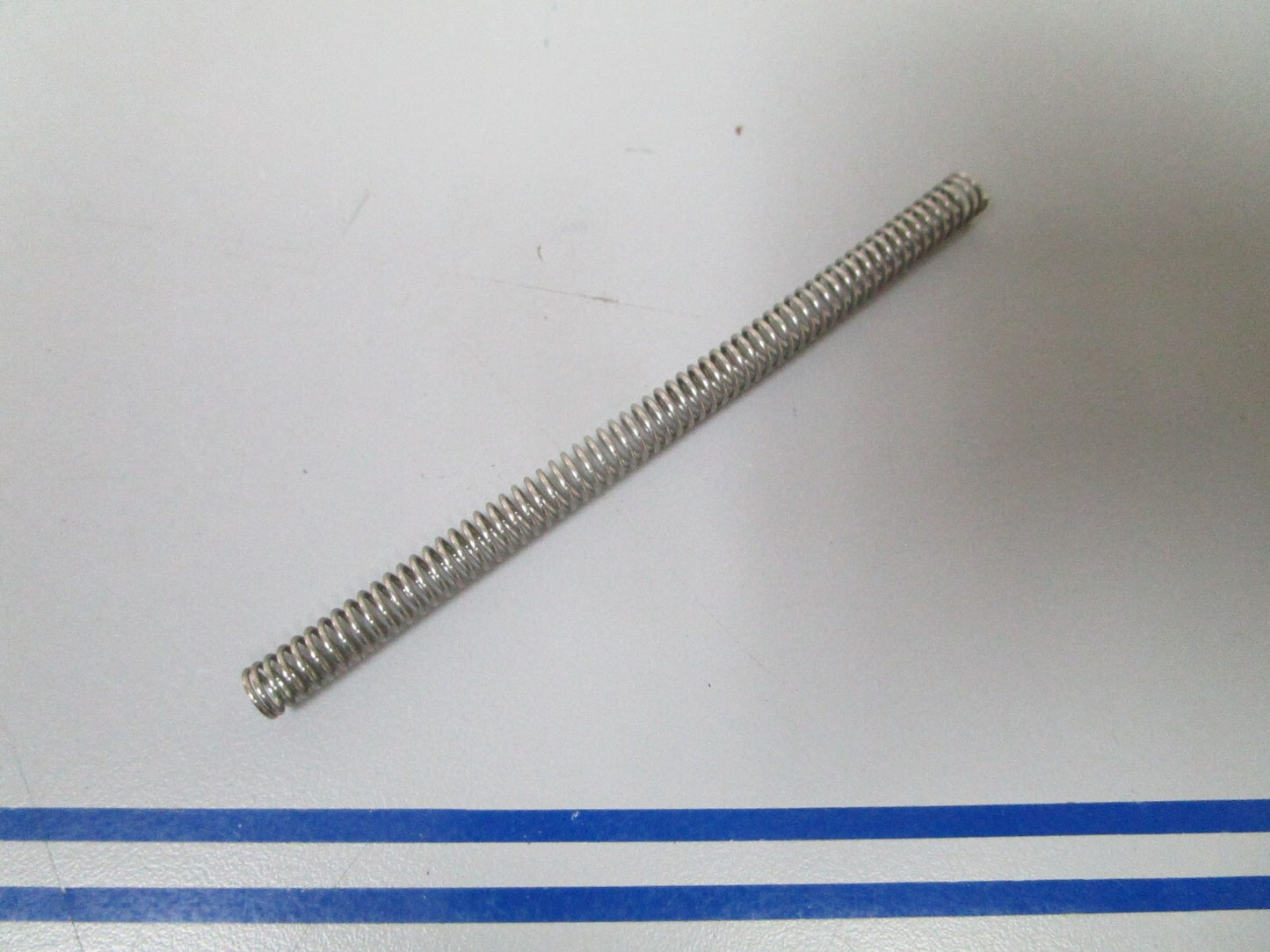 *NEW OEM* 0810 OMC Johnson Evinrude Spring 315942 0315942