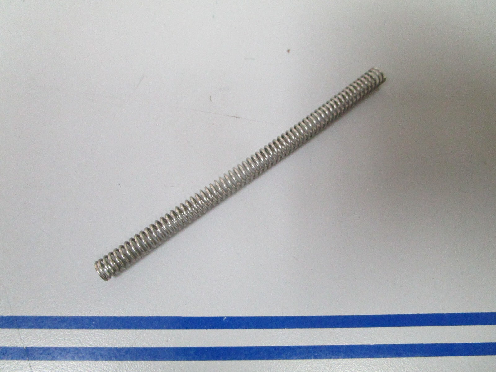 *NEW OEM* 0810 OMC Johnson Evinrude Spring 315942 0315942