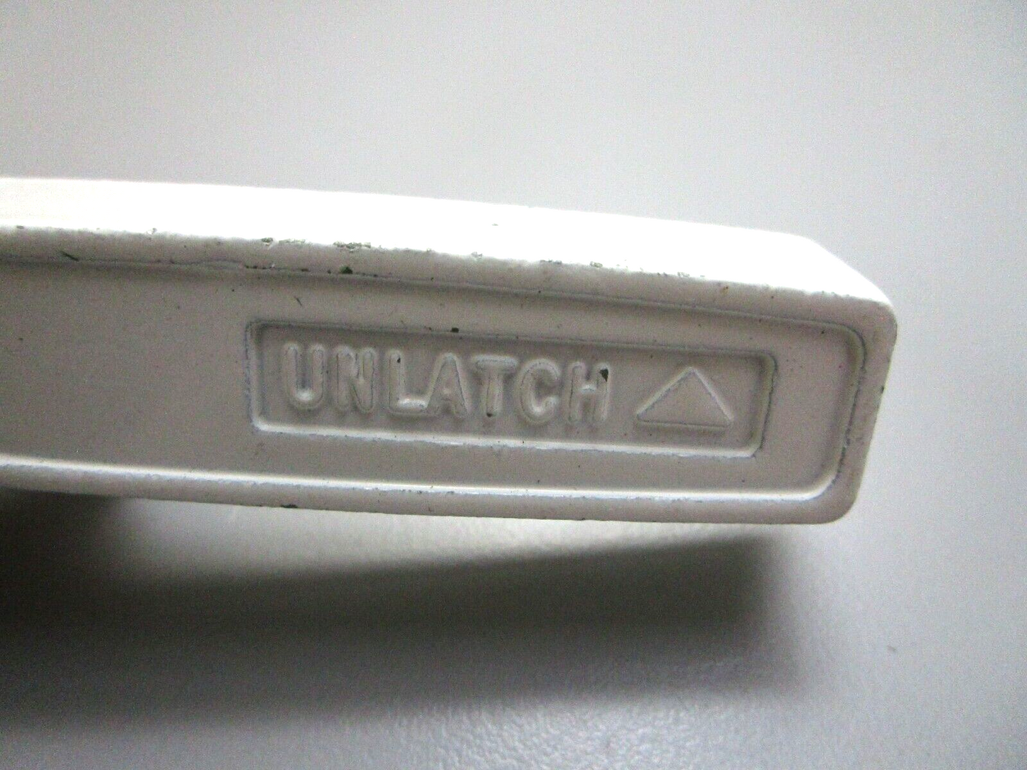 *NEW OEM* 0750 OMC Johnson Evinrude LATCH HANDLE 322568 0322568