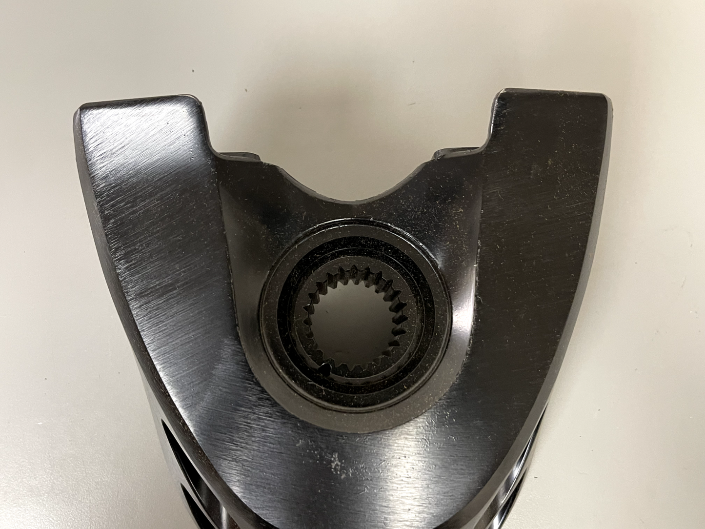 *NEW OEM* 0670 Johnson Evinrude 120 - 140 hp 1993 - 2001 Mount Bracket 338744