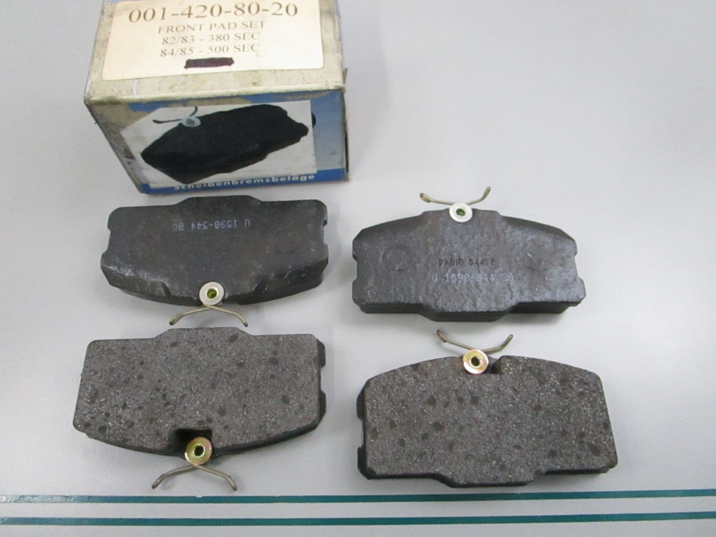 NEW OEM 0014208020 Mercedes-Benz Front Brake Pad Set 0810