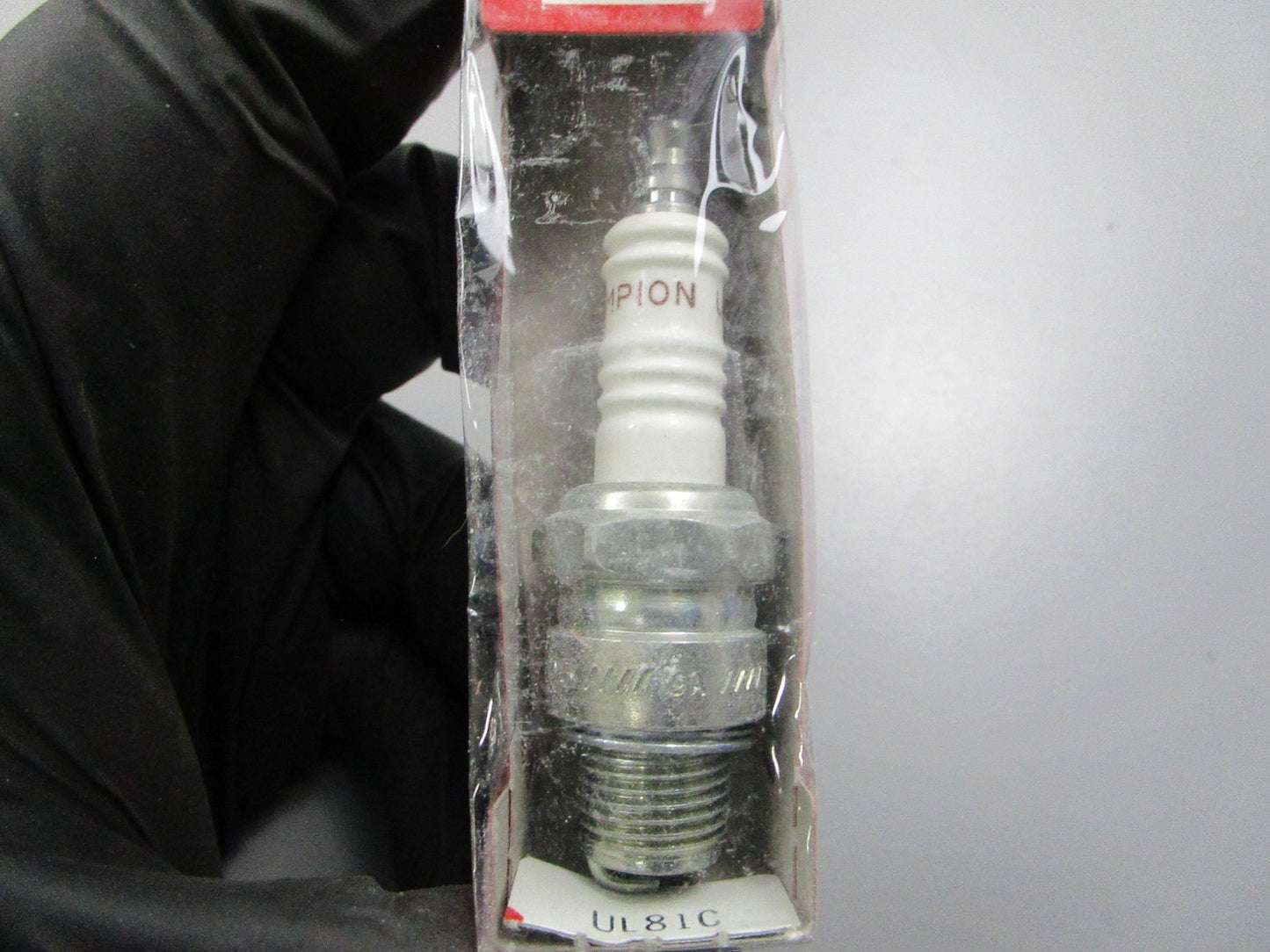 NEW (LOT OF 10) UL81C Champion Spark Plug 0810
