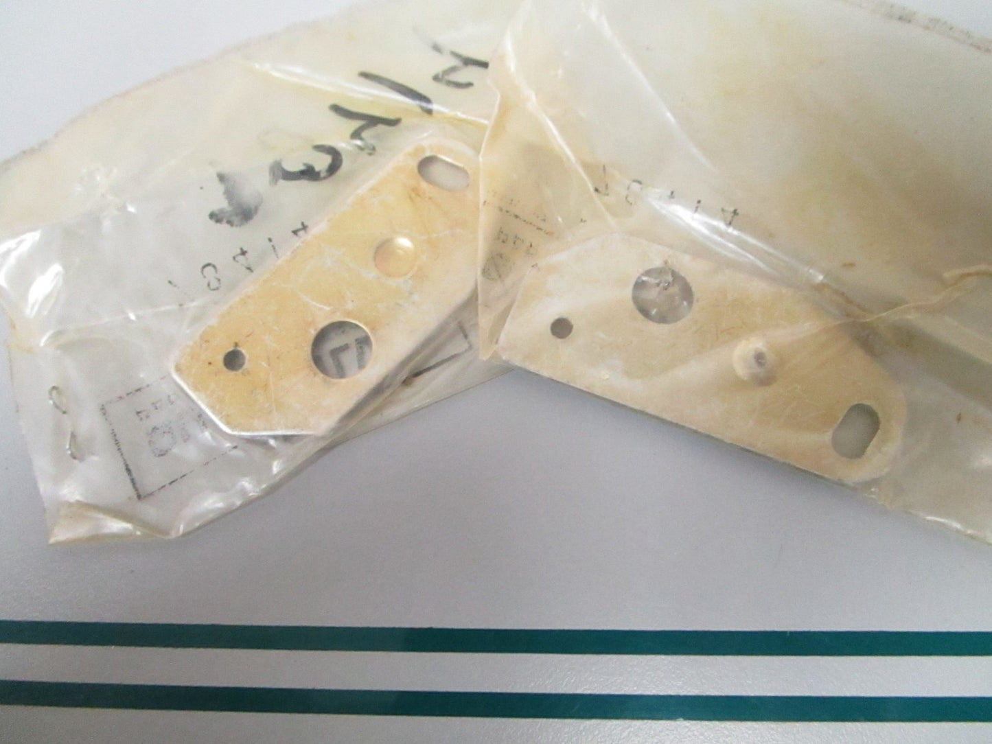 NEW OEM (LOT OF 2) 78414 Mercury Quicksilver Retainer 0810
