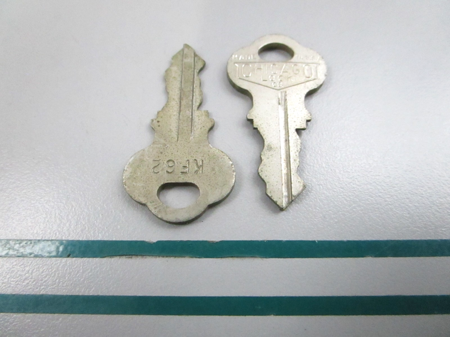 NEW OEM (LOT OF 2) 501577 0501577 OMC Johnson Evinrude KF62 Ignition Key 0810