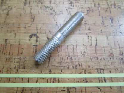 *NEW OEM* 0810 OMC Johnson Evinrude Stud 911798 0911798