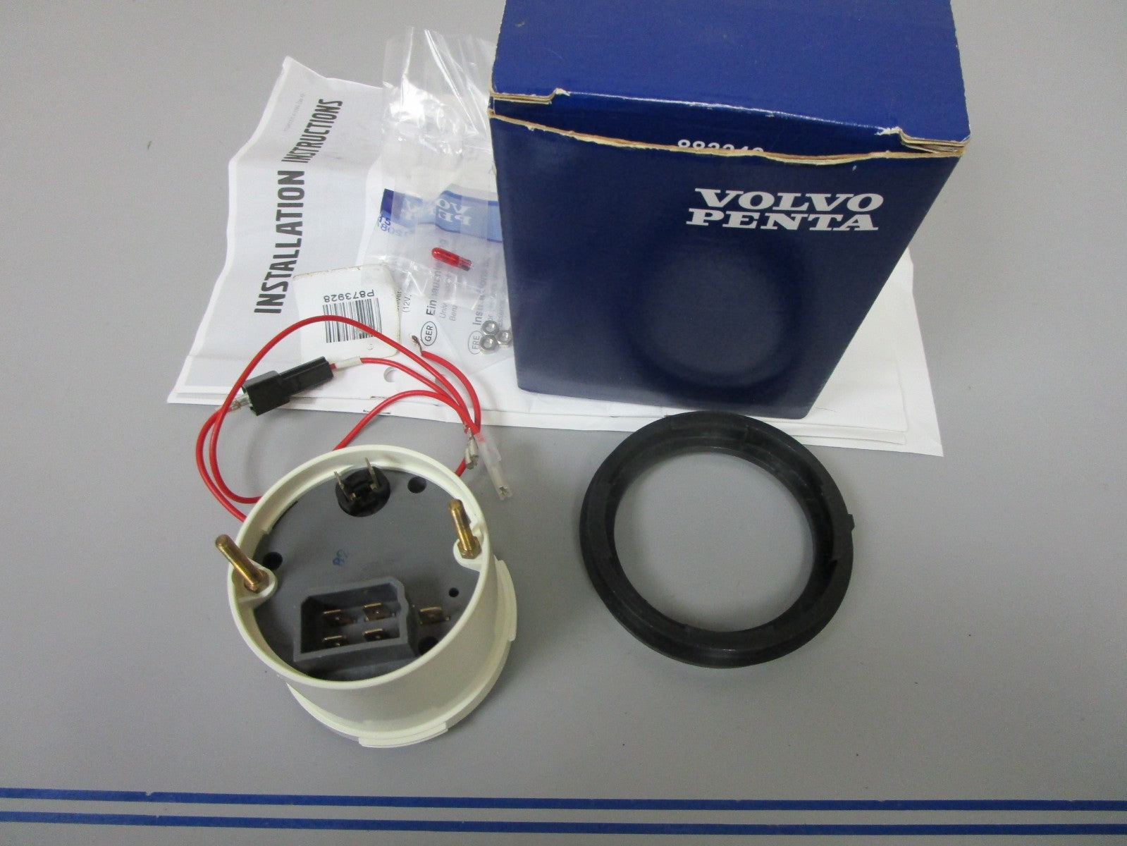 NEW OEM 873998 Volvo Penta 30 3000 RPM Tachometer Gauge Instrument 0720