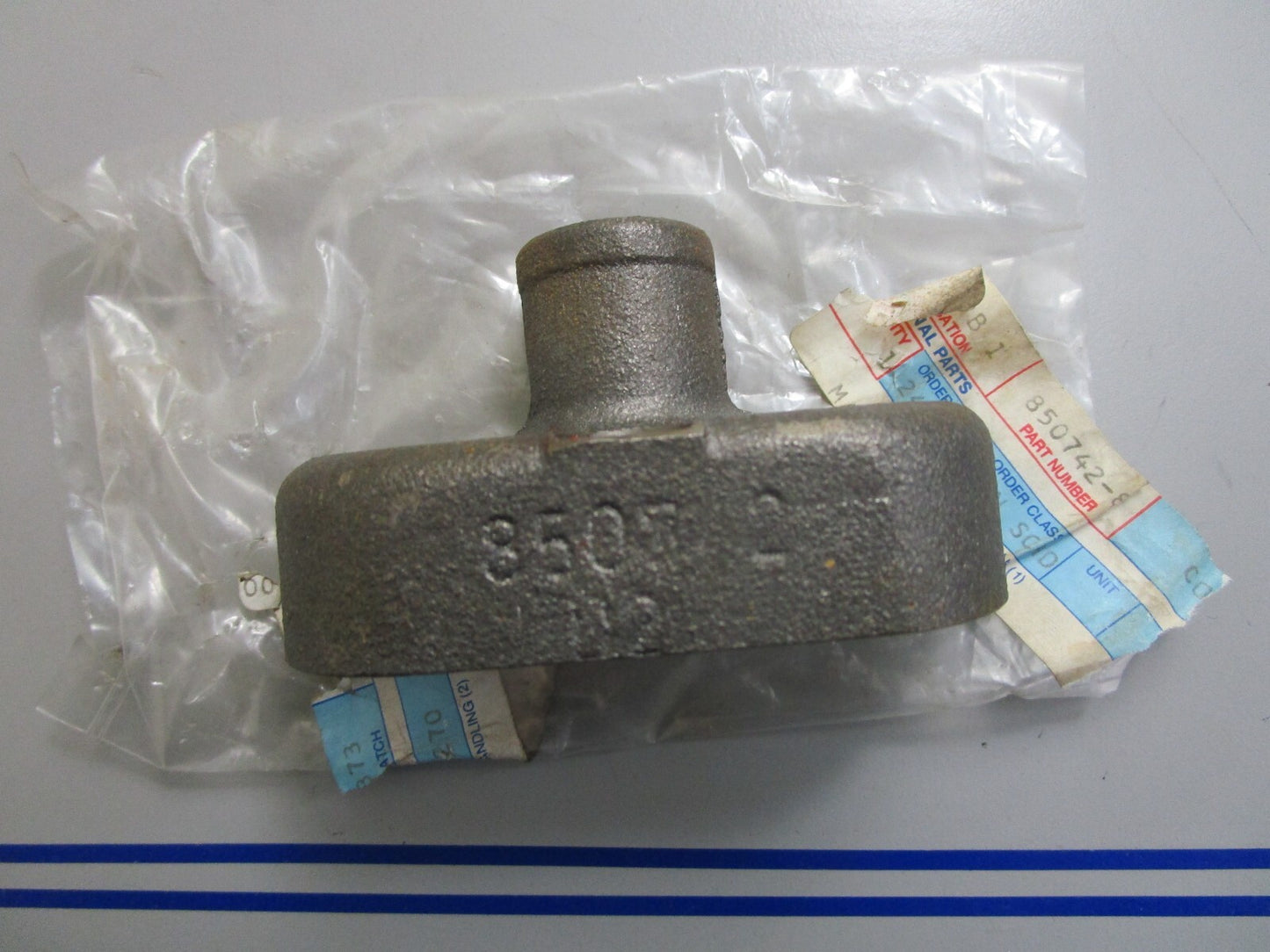 *NEW OEM* 0820 Volvo Penta End Cover 850742