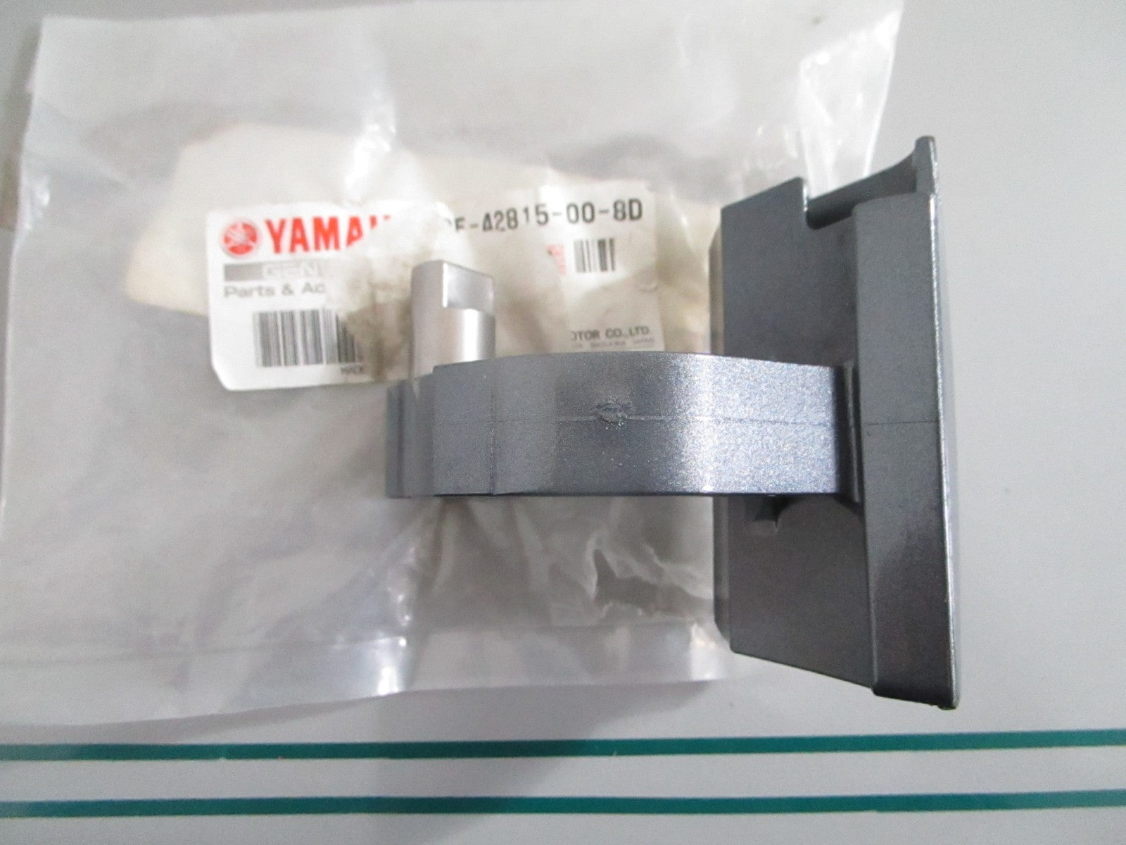 NEW OEM 68F-42815-00-8D Yamaha Clamp Lever 0820