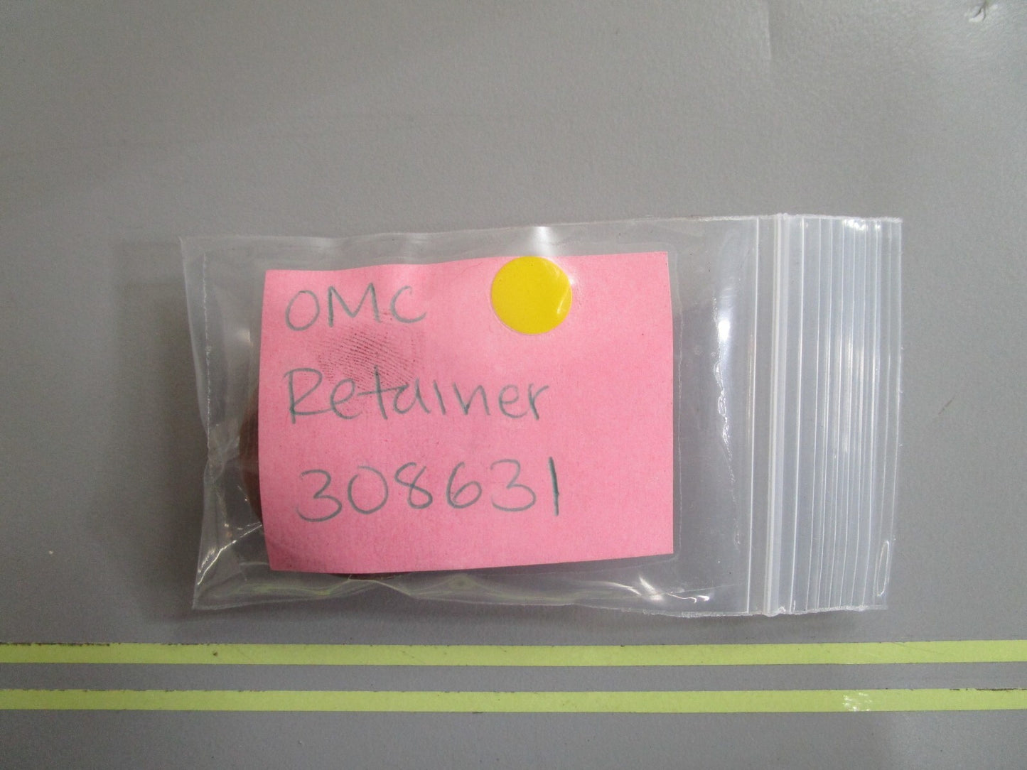 *NEW OEM* 0810 OMC Johnson Evinrude Retainer 308631 0308631