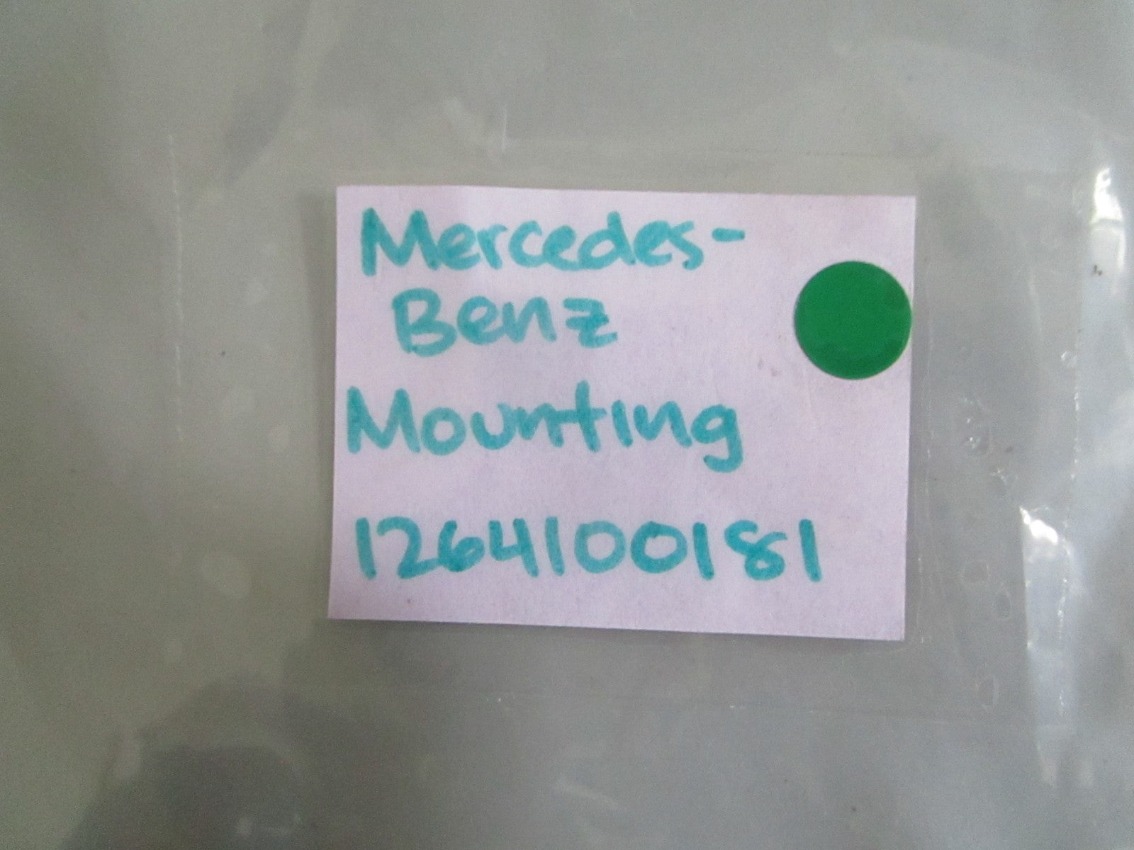 NEW OEM 1264100181 Merecedes-Benz Mounting 0820