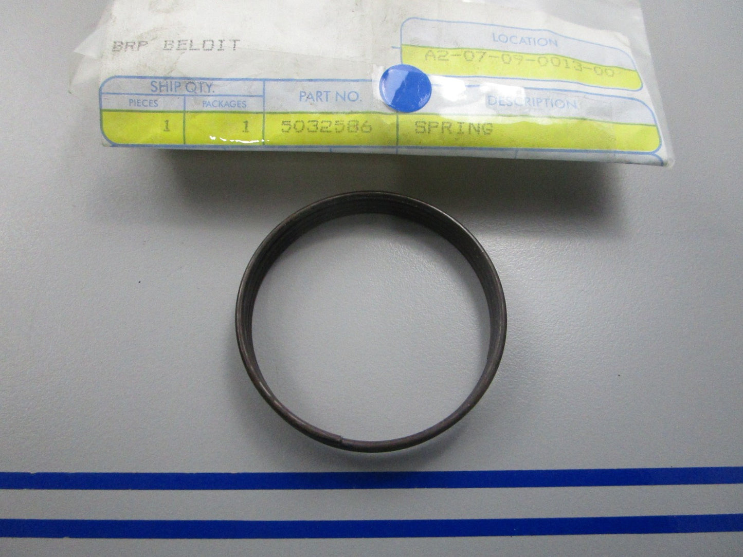 NEW OEM 5032586 OMC Johnson Evinrude Spring 0810