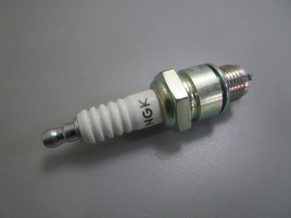 *NEW* (LOT OF 10) 0820 NGK Spark Plug BP8HS-15
