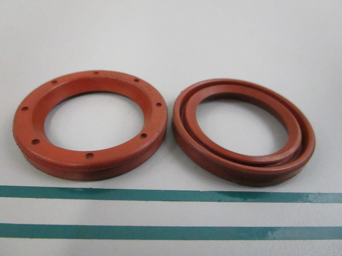 NEW OEM (LOT OF 2) 317776 0317776 OMC Johnson Evinrude Seal 0810