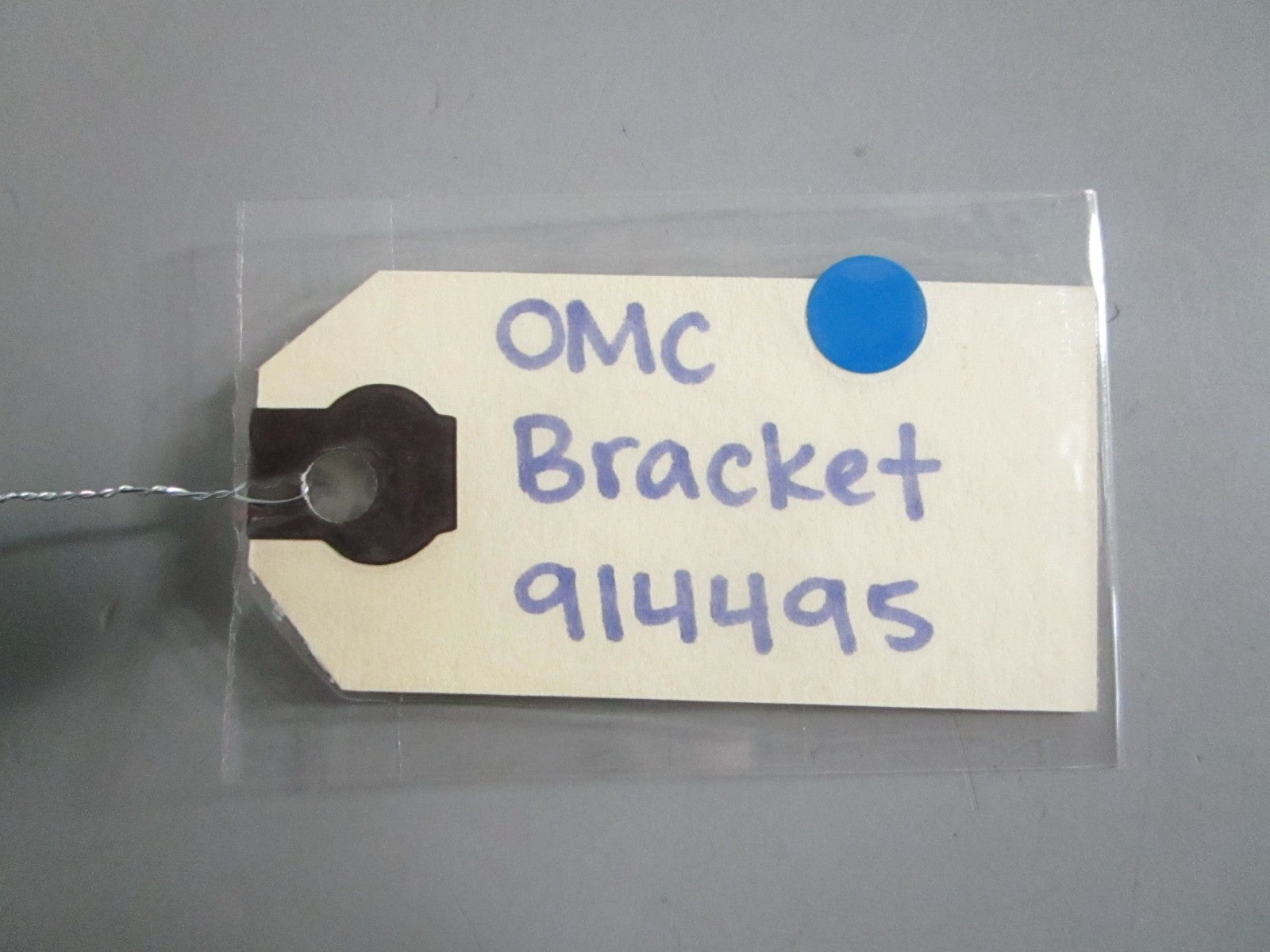 NEW OEM 914495 0914495 OMC Johnson Evinrude Bracket 0820