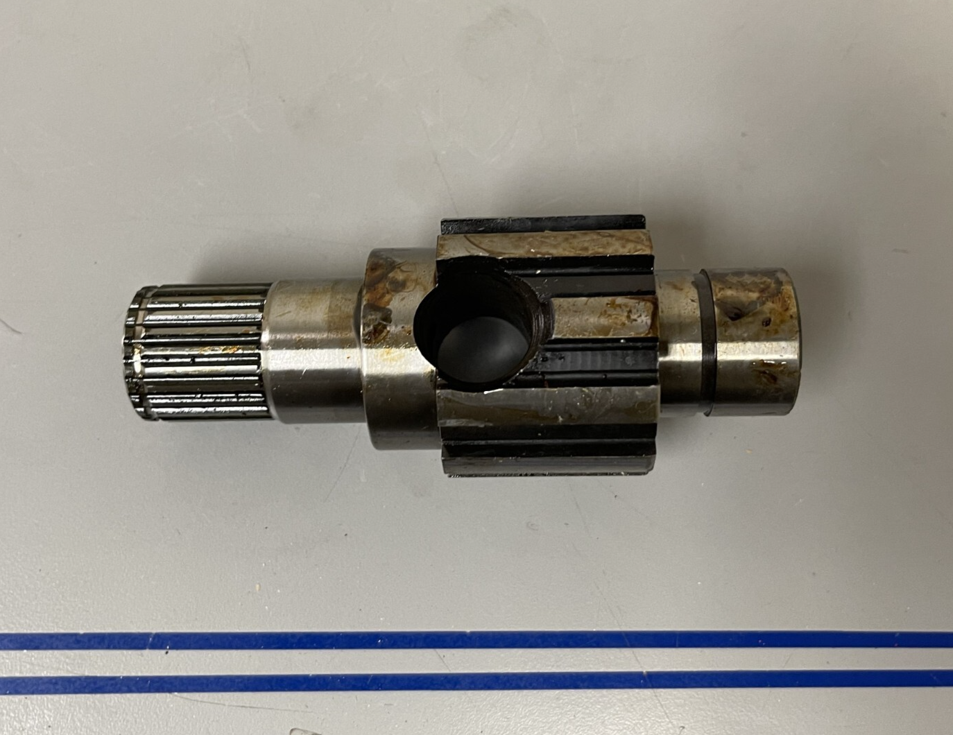 *NEW OEM* 0670 Johnson Evinrude Tilt Clutch Shaft 983303 0983303