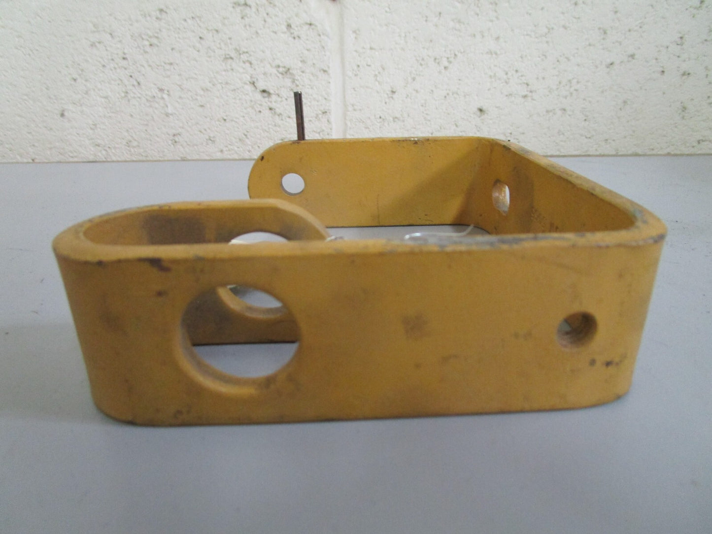 *NEW OEM* 0820 CAT 6MM Engine Shutoff Mount Bracket 5N-5865