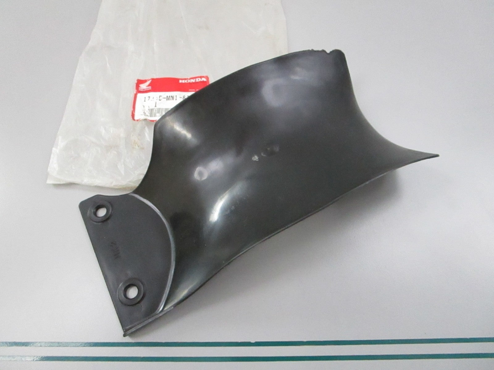 NEW OEM 17245-MN1-670 Honda Splash Guard 0810
