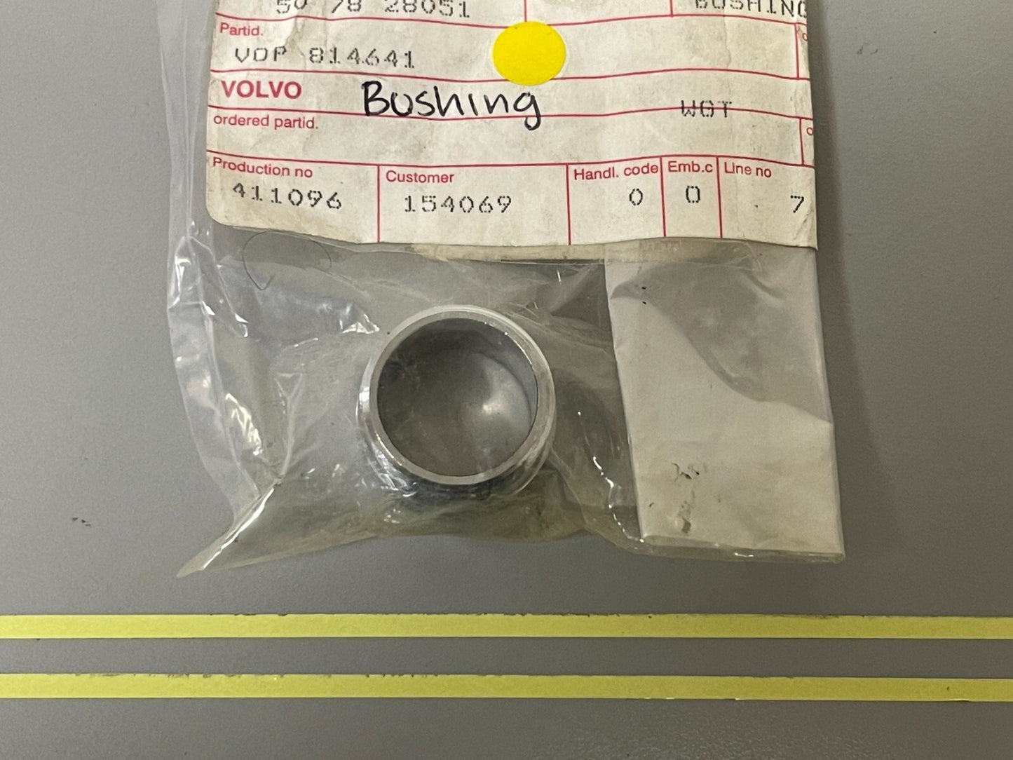 *NEW OEM* 0810 Volvo Penta Bushing 814641
