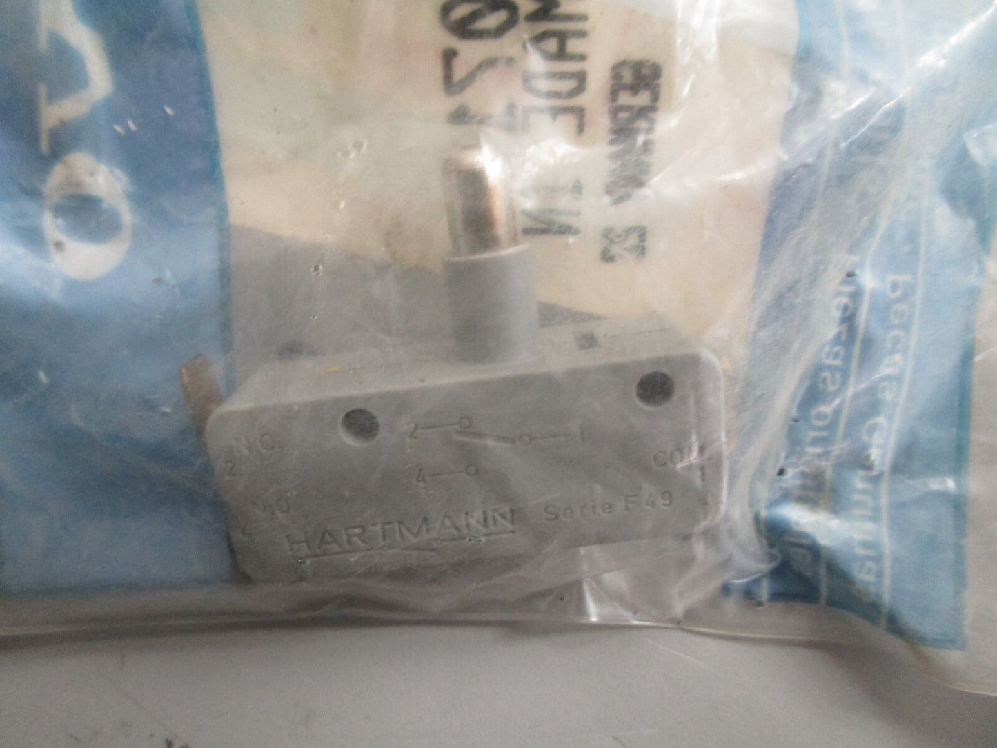 *NEW OEM* 0820 Volvo Penta Switch 850710