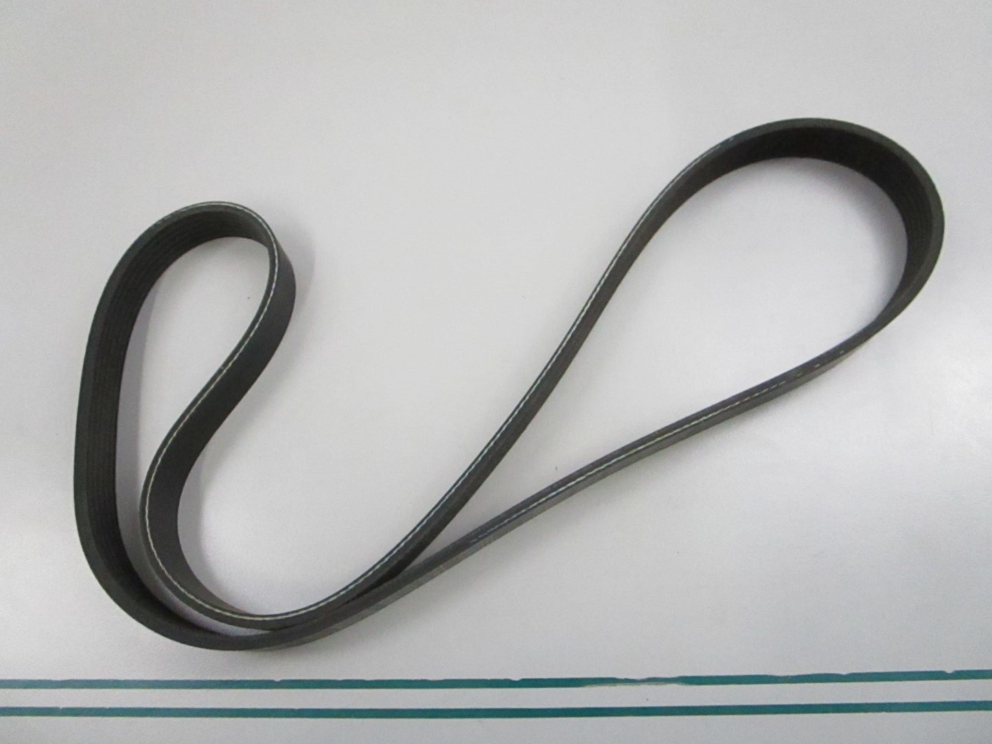 Gates NEW Micro-V Serpentine Belt K060441 6-Rib 0810