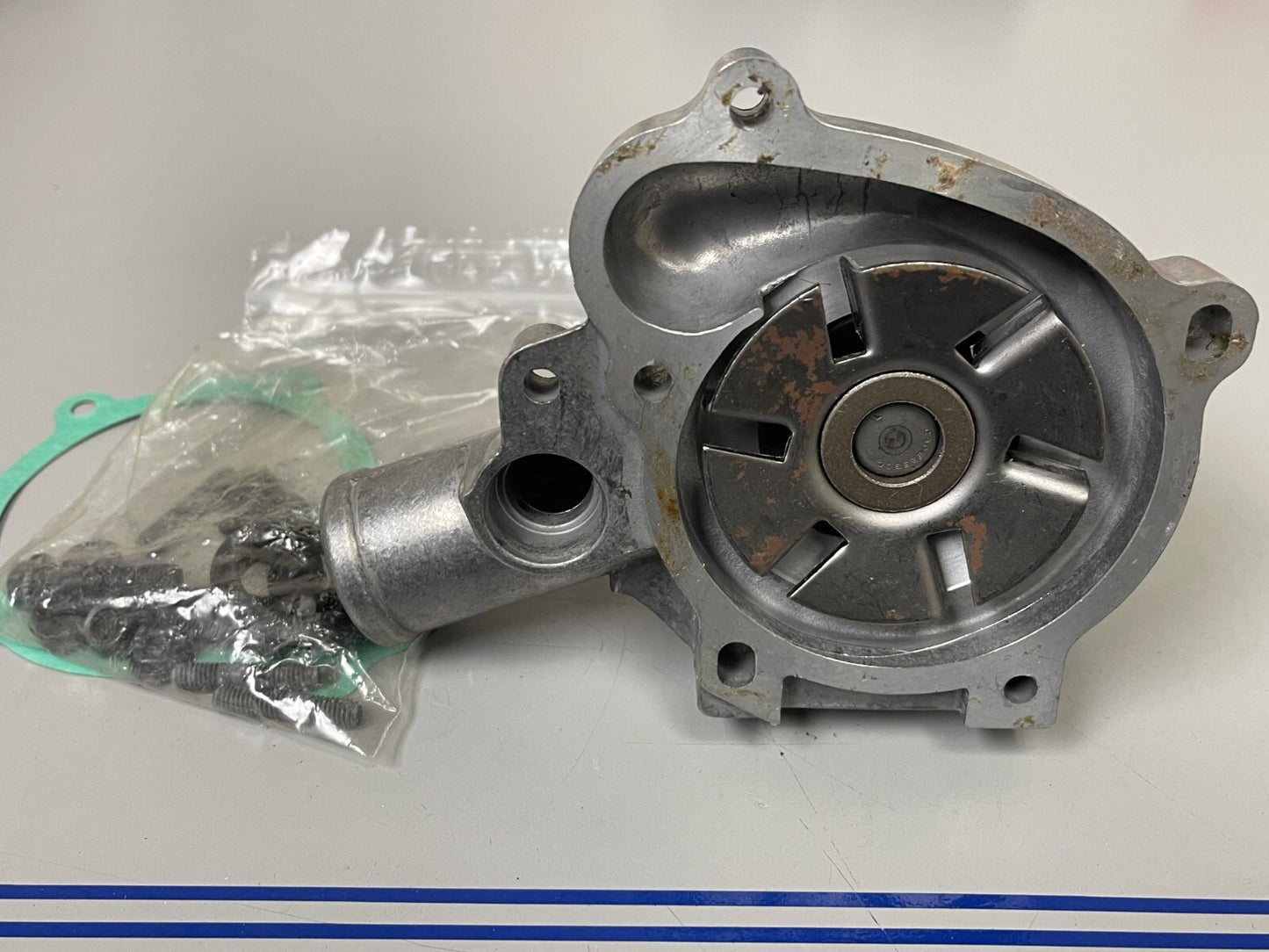 *NEW OEM* 0670 Volvo Penta Water Pump Kit 271975
