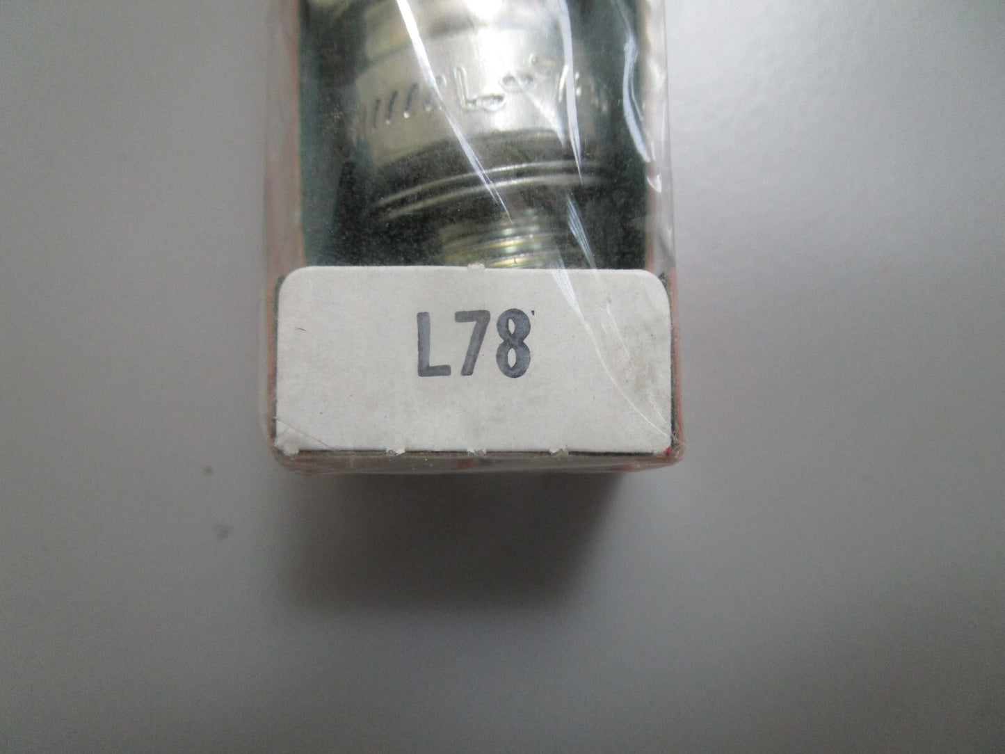 *NEW* 0810 Champion Spark Plug L-78