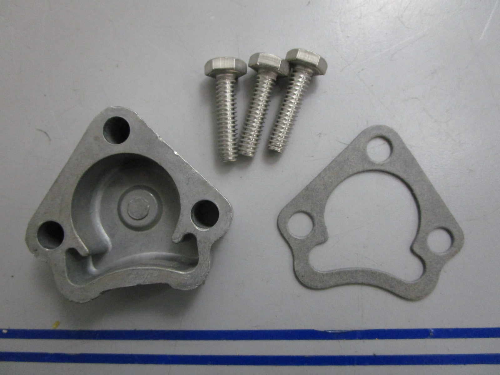 *NEW OEM* 0820 OMC Johnson Evinrude Thermostat Cover w/ Gasket 330072 329076