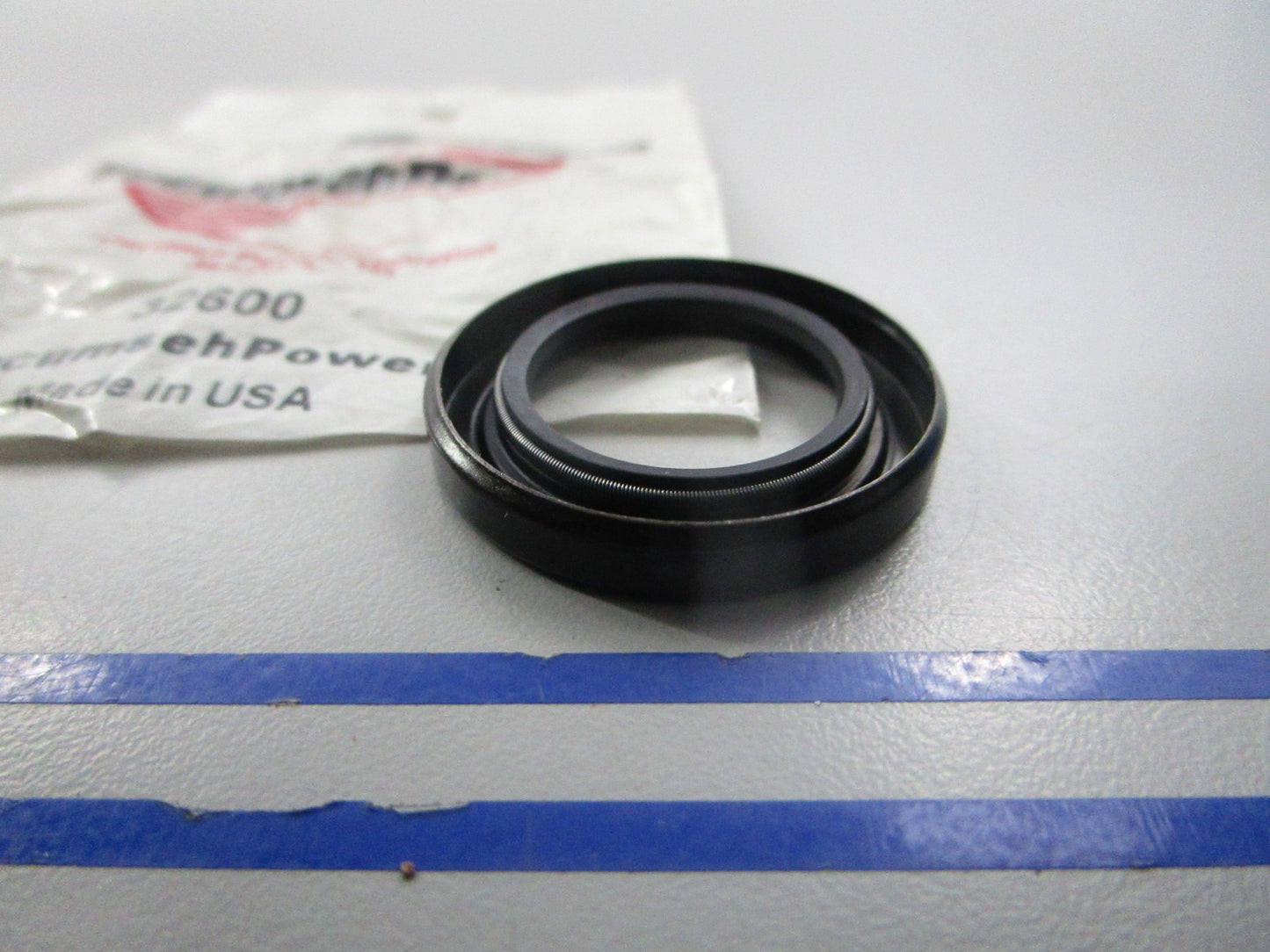 NEW OEM 32600 Tecumseh Oil Seal 0810