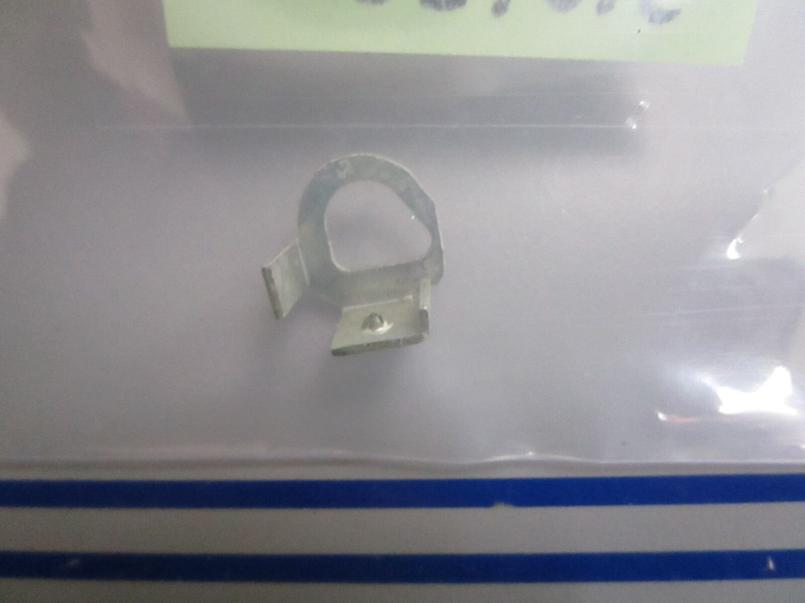 *NEW OEM* 0810 OMC Johnson Evinrude Oiler Clip 510188 0510188