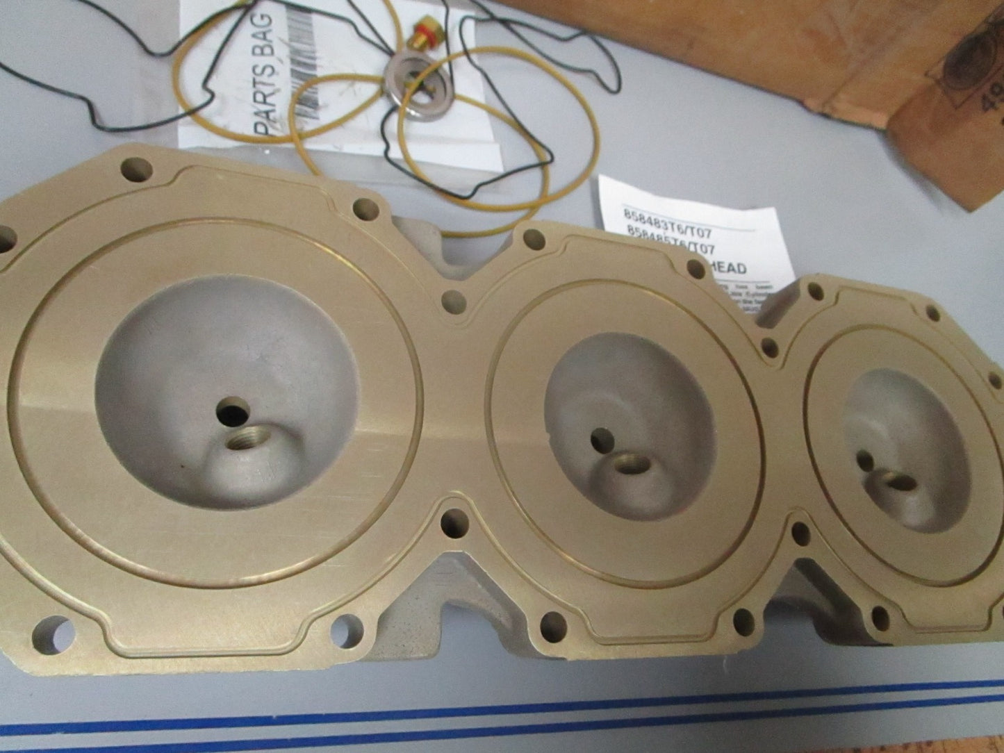 *NEW OEM* 0720 Mercury 200 225 250 DFI Port Cylinder Head 900-858483T07