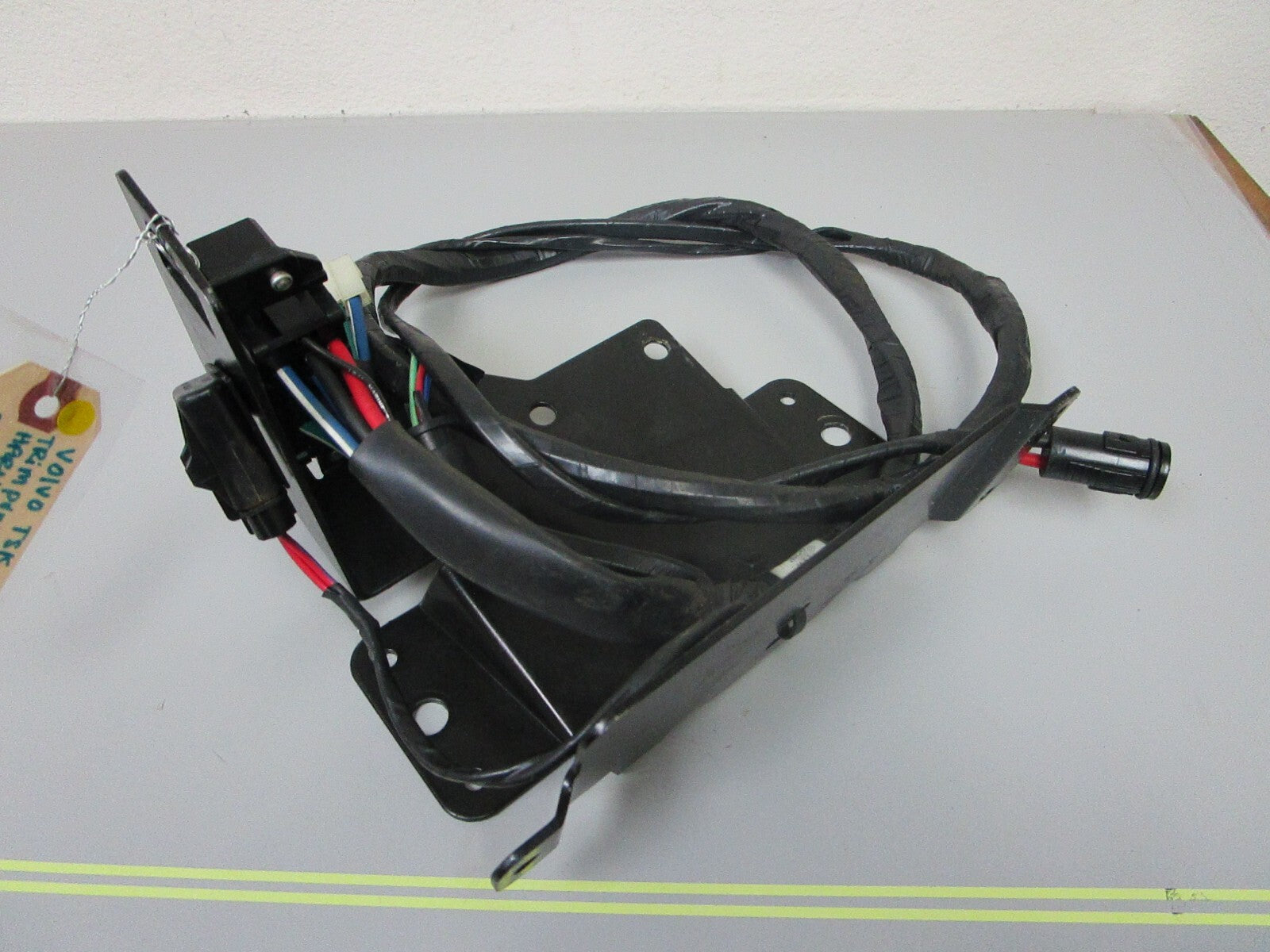*NEW OEM* 0720 Volvo Penta TSK SX Trim Pump Wire Harness & Bracket Ay 3858083