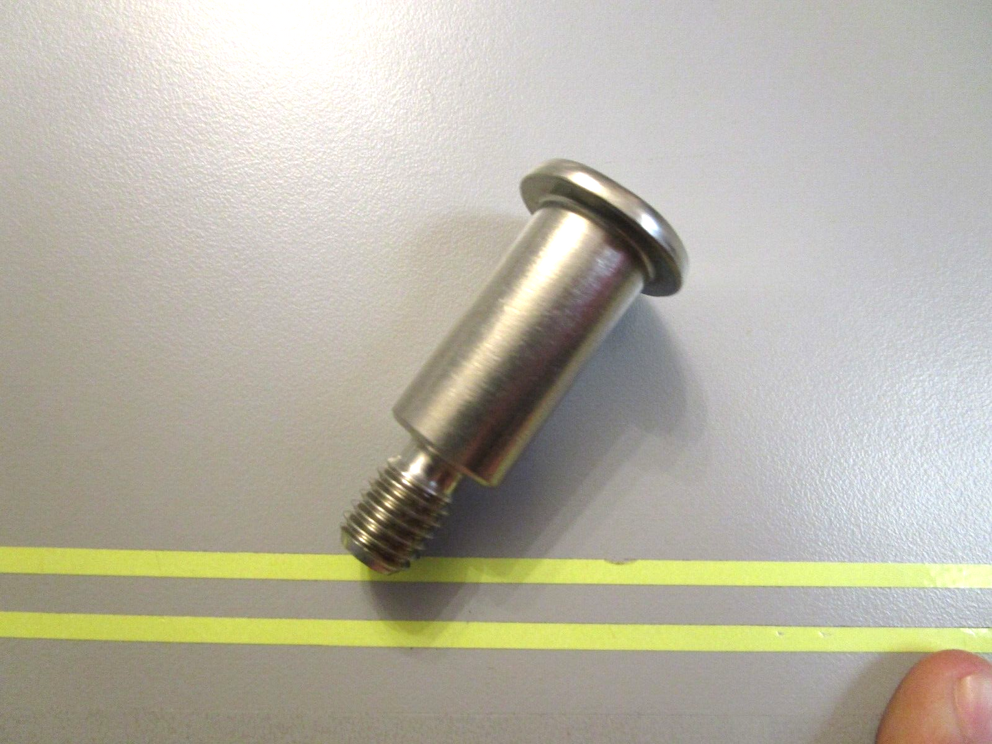 *NEW OEM* 0750 Volvo Penta SHOLDER SCREW 853308