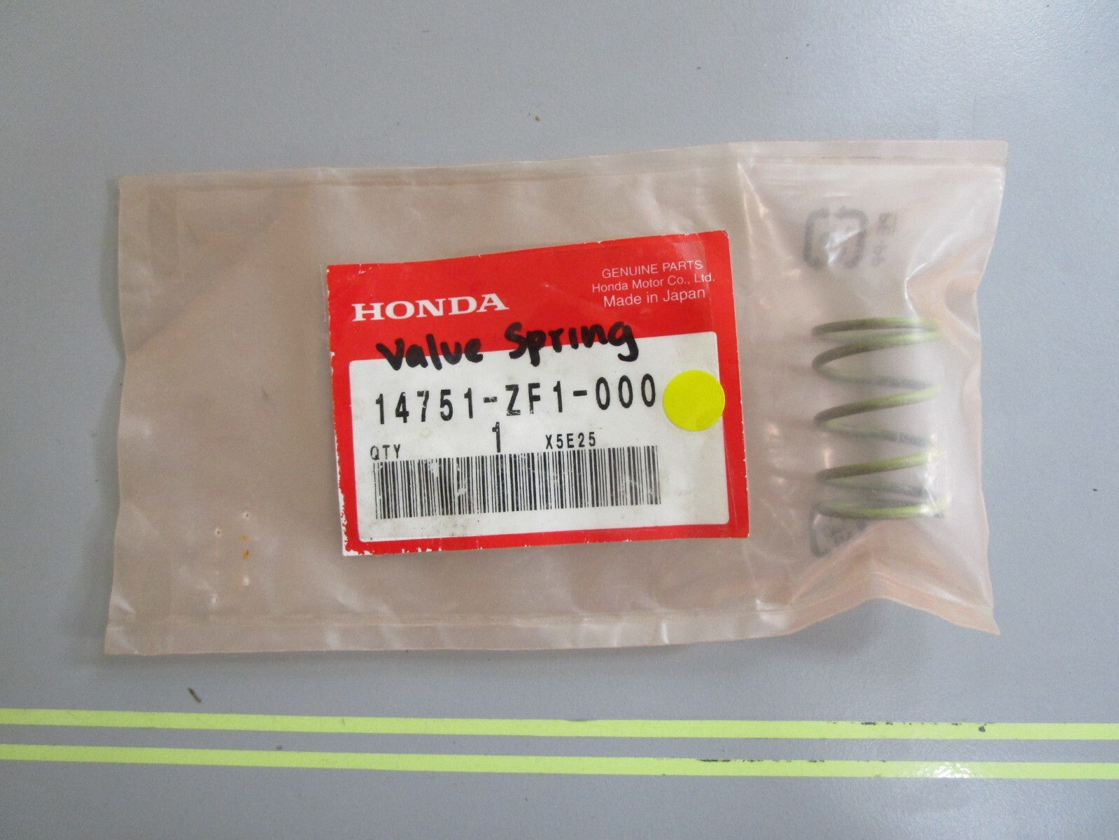 *NEW OEM* 0810 Honda Valve Spring 14751-ZF1-000