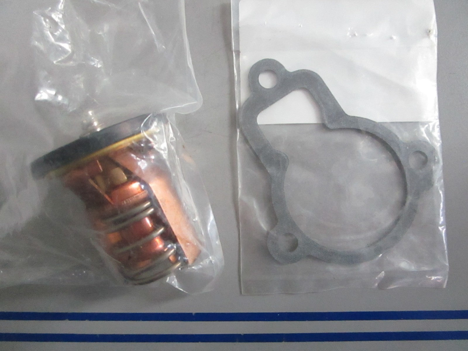 NEW OEM 353-01030-0 353-01032-0 Tohatsu Thermostat & Gasket 0820