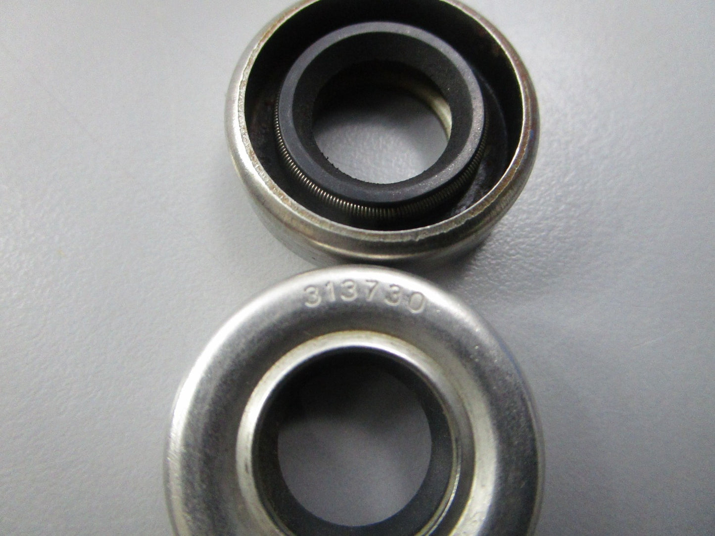 NEW OEM (LOT OF 2) 313730 0313730 OMC Johnson Evinrude Oil Seal 0810